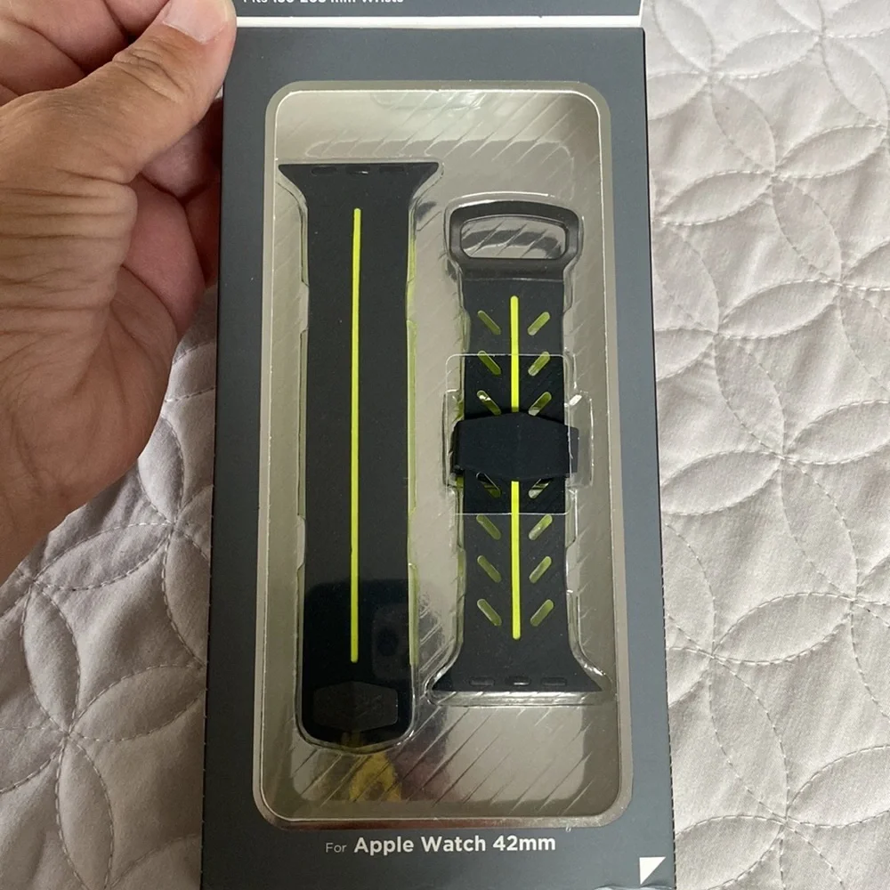 X-Doria Action Band for Apple Watch 42 MM Series 1,2,3 And 4 Black and Green